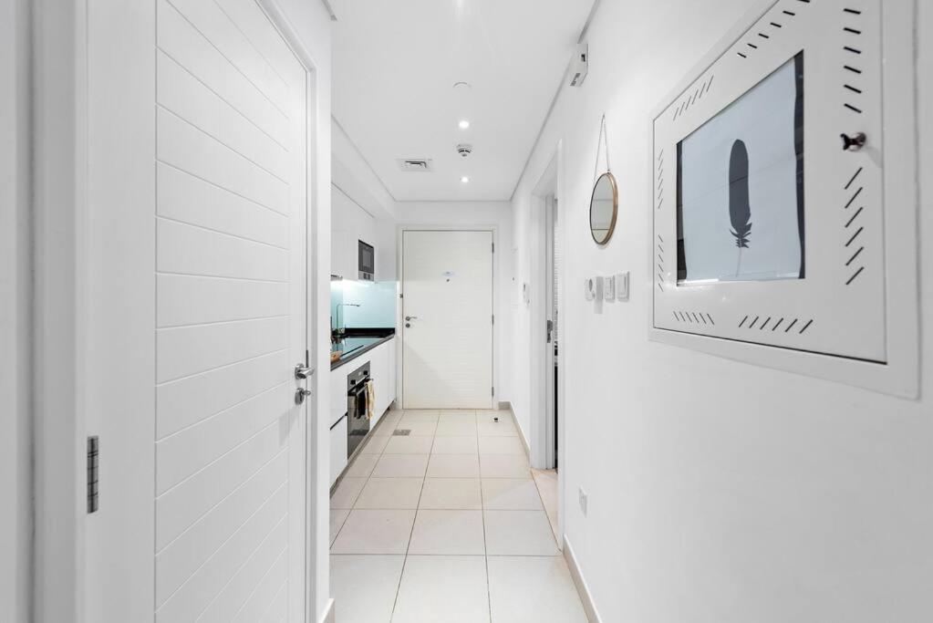 First Class Studio Premium And Stylish Dubai Exterior photo