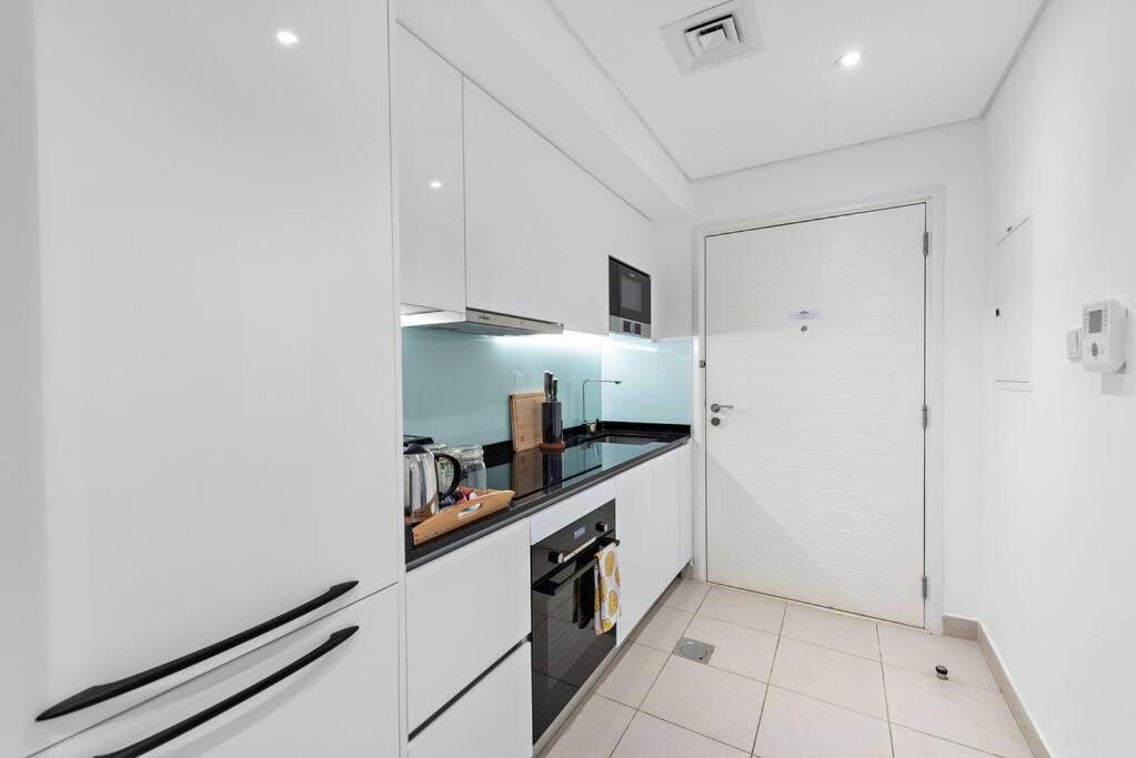 First Class Studio Premium And Stylish Dubai Exterior photo